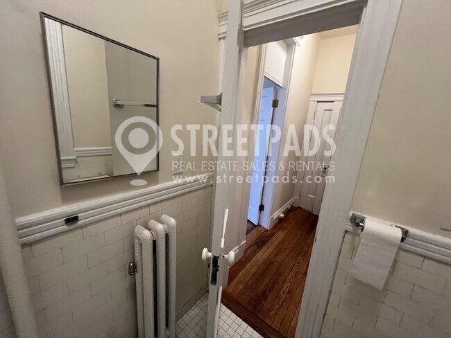 Building Photo - bedroom in Boston MA 02215