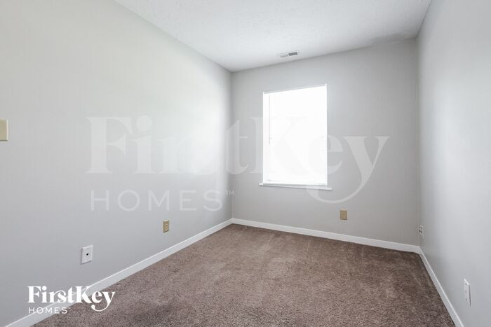 Building Photo - 5639 Dry Den Dr
