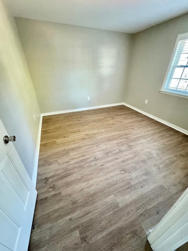 Building Photo - 623 E Gladstone Ave