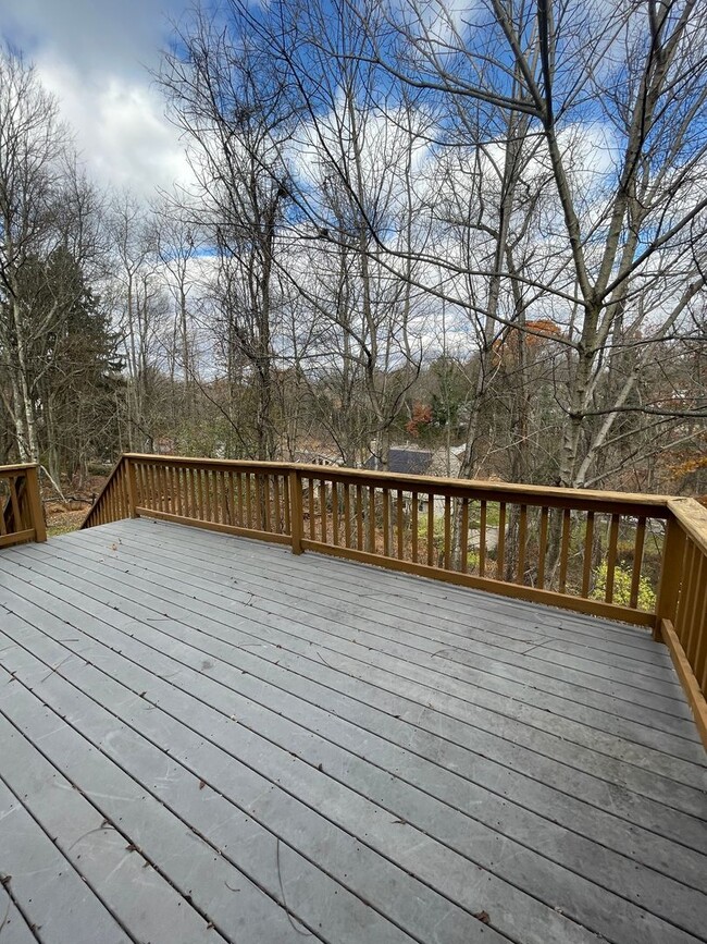 Building Photo - Beautiful custom built 5 bed 4 bath home with finished basement ready for you to move-in!