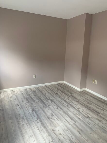 Building Photo - 464 Howe Ave