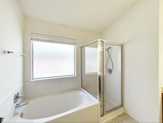 Building Photo - 1802 Honey Creek Ln