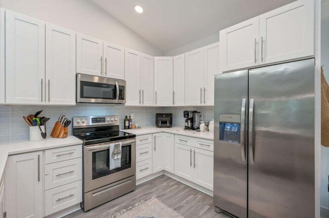 Building Photo - RENTAL 3/2 split floor plan move in ready!
