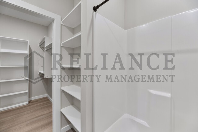 Building Photo - 5123 N Cypress St