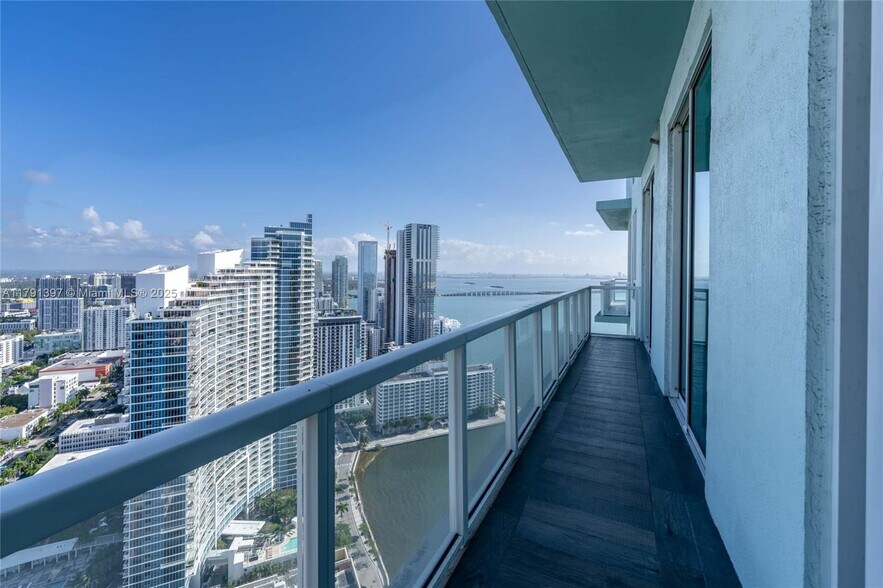 Building Photo - 1900 N Bayshore Dr