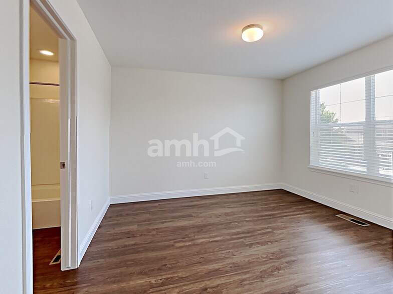 Building Photo - 10174 Dogwood St