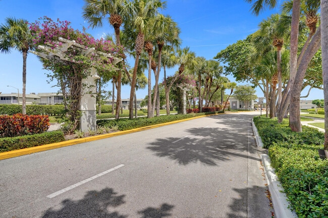 Building Photo - 141 Valencia Blvd