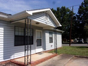 Building Photo - 1825 India Hook Rd