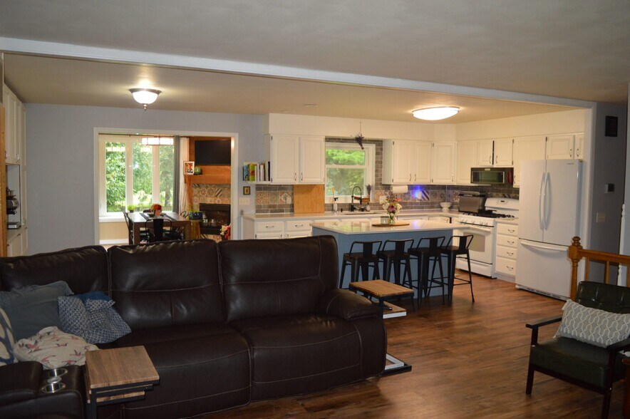 Building Photo - 1676 Silverado Dr