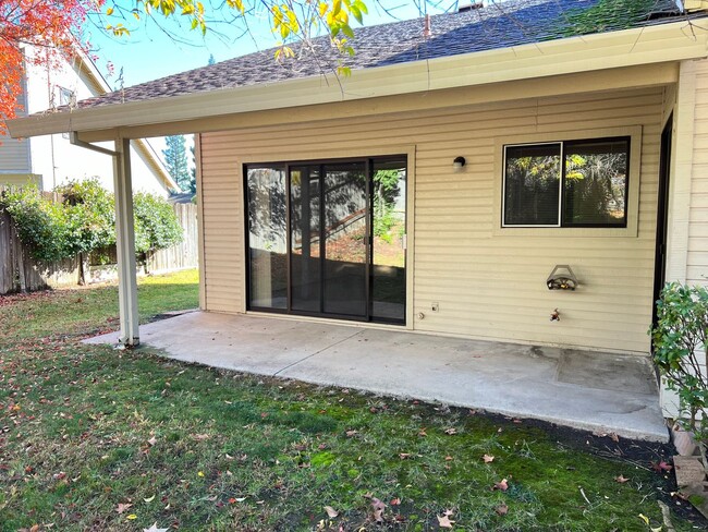 Building Photo - Three Bedroom Folsom Home