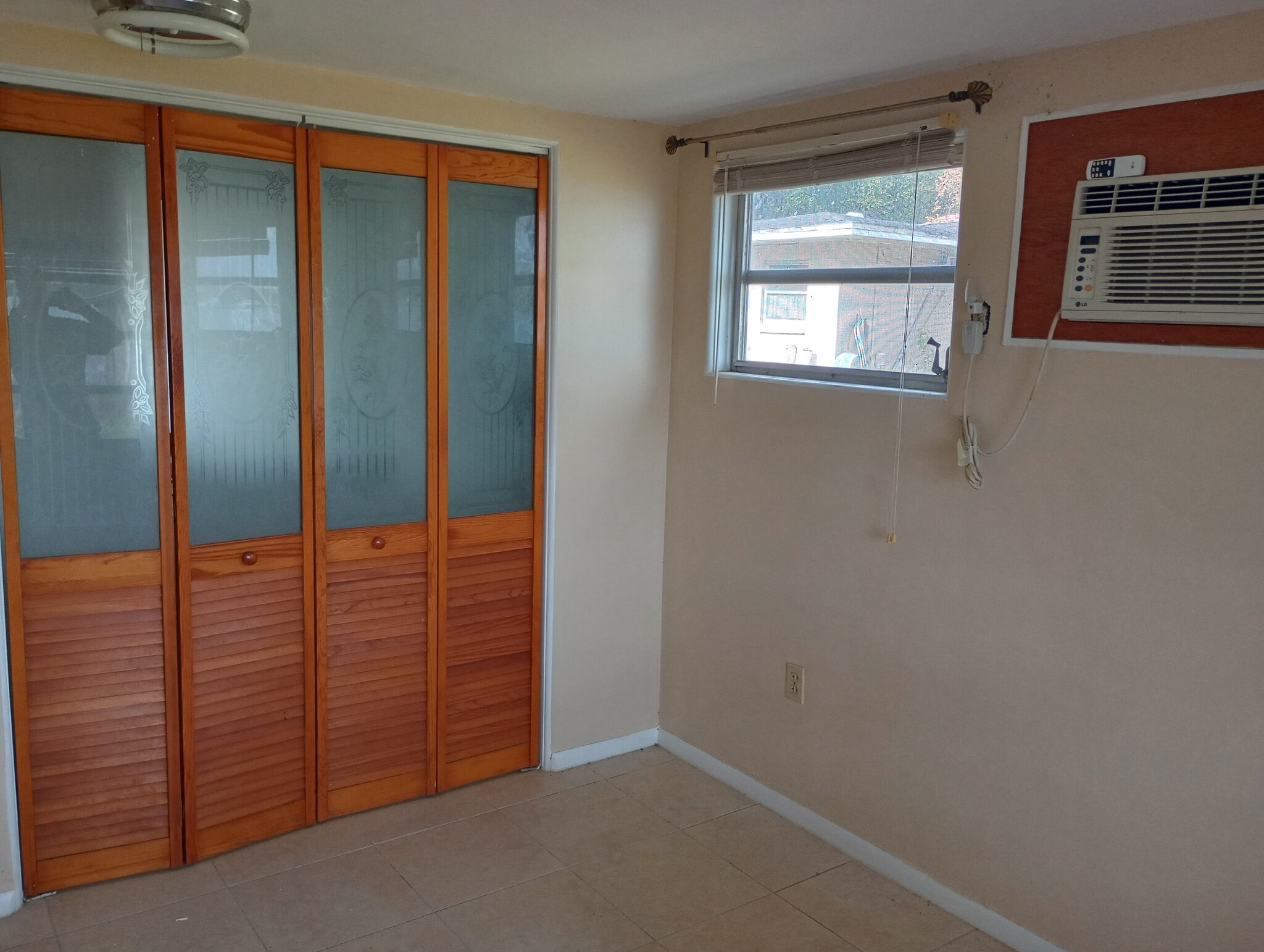 Building Photo - 7429 Lake Dr