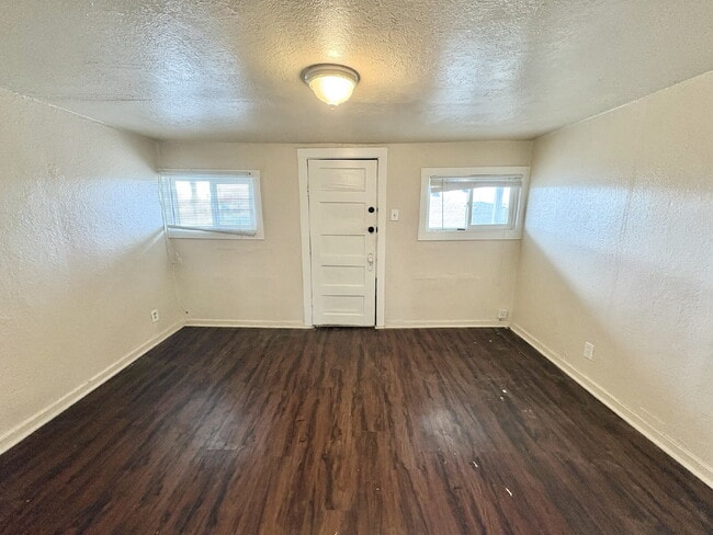 Building Photo - 1-Bedroom Apartment Near Downtown San Jose.