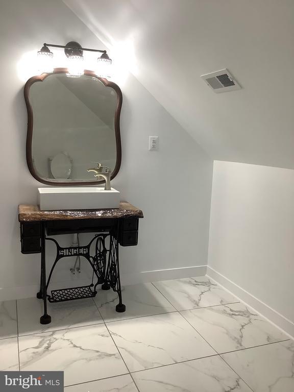 Building Photo - 4748 Dickerson Rd