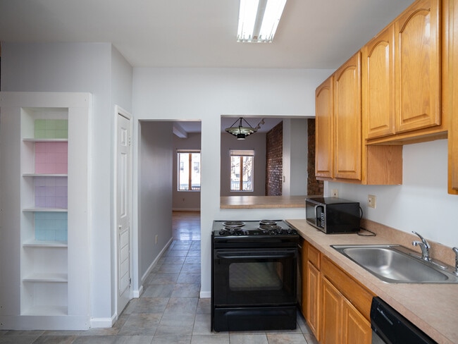 Building Photo - 335 Hudson Ave