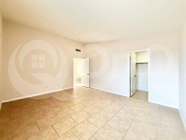 Building Photo - 2718 E Bighorn Ave