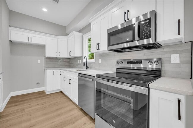 Building Photo - 155 Carey St