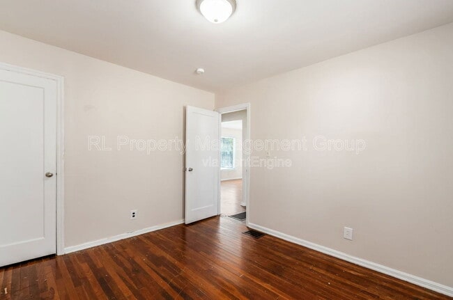 Building Photo - 3233 Hiawatha St