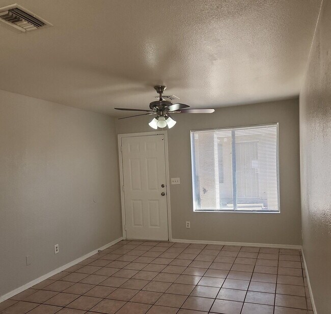 Building Photo - MARVELOUS TWO BEDROOMS AND ONE BATHROOM AV...