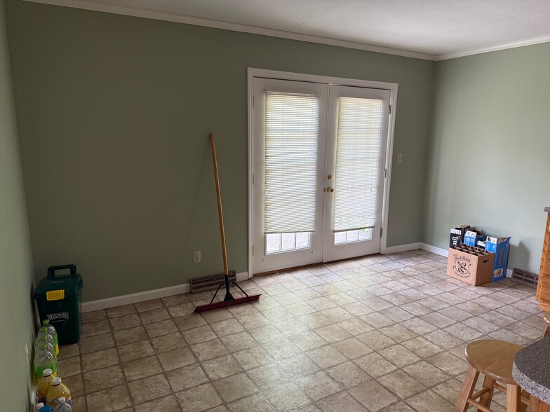 Kitchen - 201 N Lancaster St