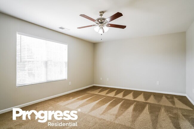 Building Photo - 706 Calavaras Ln