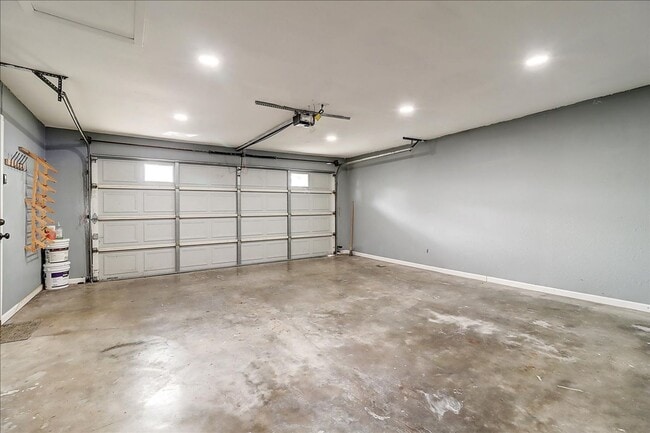 Building Photo - 5530 Tahoe Cir