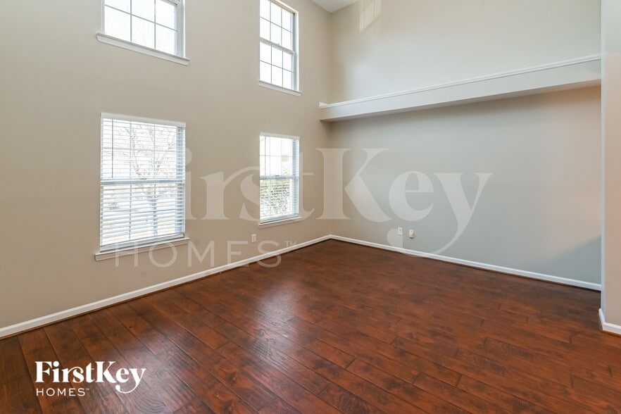 Building Photo - 10706 Trumble Ln