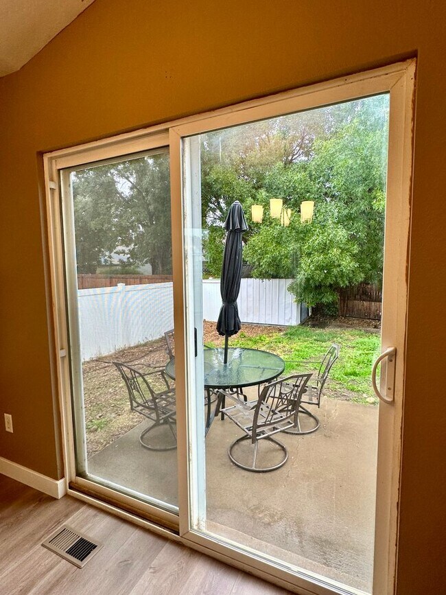 Building Photo - Updated 5-Bedroom Windsor Home - Available...