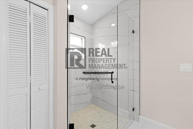 Building Photo - 3358 Sabal Springs Blvd