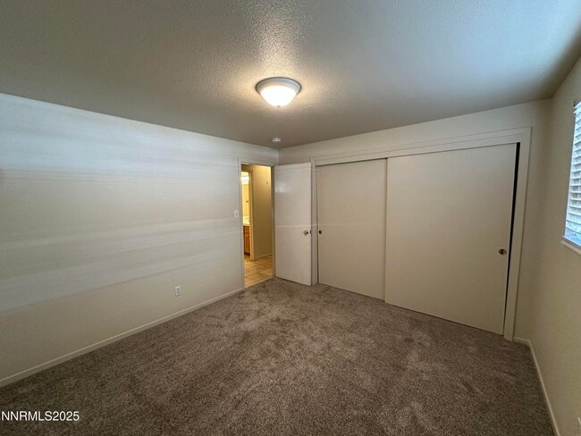 Building Photo - 835 Singingwood Dr