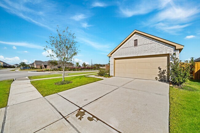 Building Photo - 8154 Royal Breeze Dr