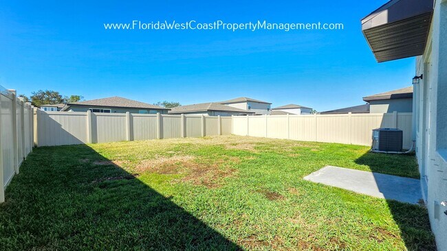 Building Photo - BRILLIANT and SPACIOUS! 4 BEDROOM/2.5 BATH PLUS LARGE BONUS-FLEX SPACE and FENCED YARD!