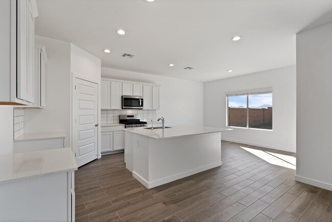 Building Photo - 12437 W Old Farm Dr