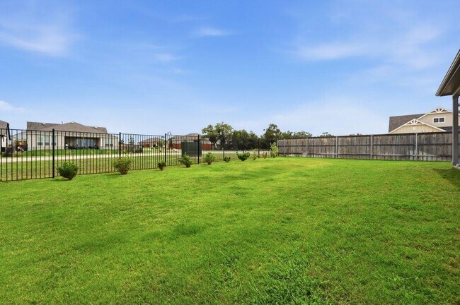 Building Photo - 513 Barnhill Lp