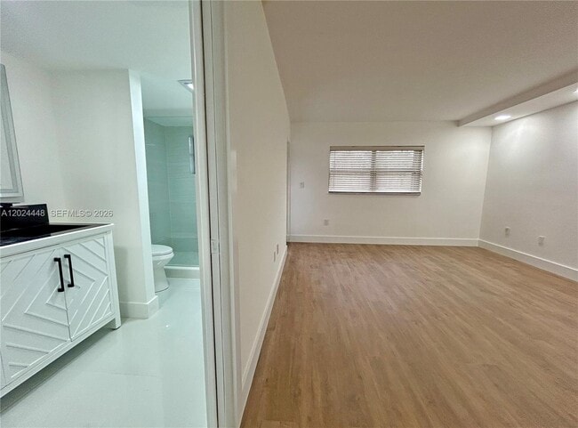 Building Photo - 1222 Hillsboro Mile