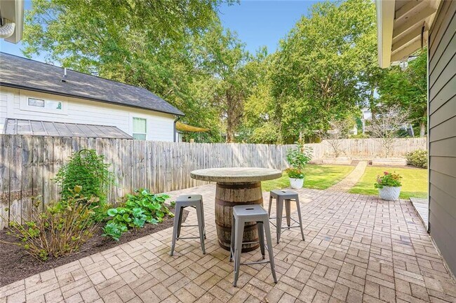 Building Photo - 78 Whitefoord Ave SE