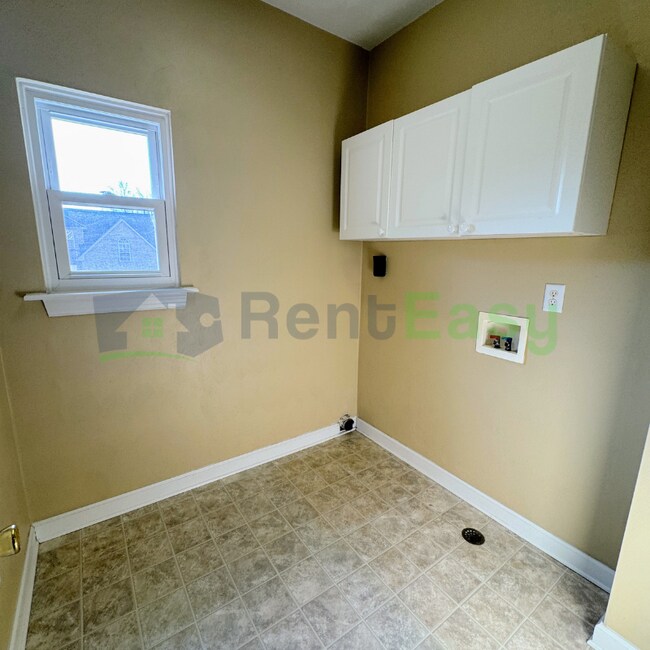 Building Photo - 1325 Meggett Dr