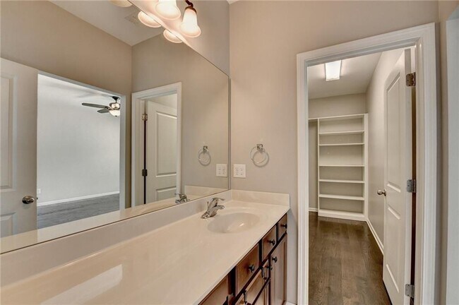 Building Photo - 11653 Parkside Ave