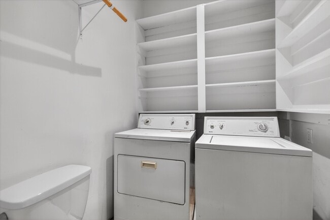 Building Photo - 1607 Holman St