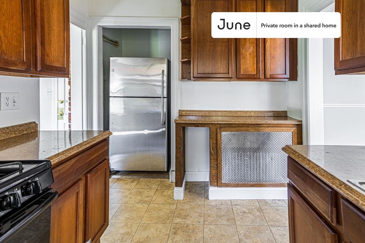Building Photo - Room in Shared 6 bed/3 bath home in Brookland