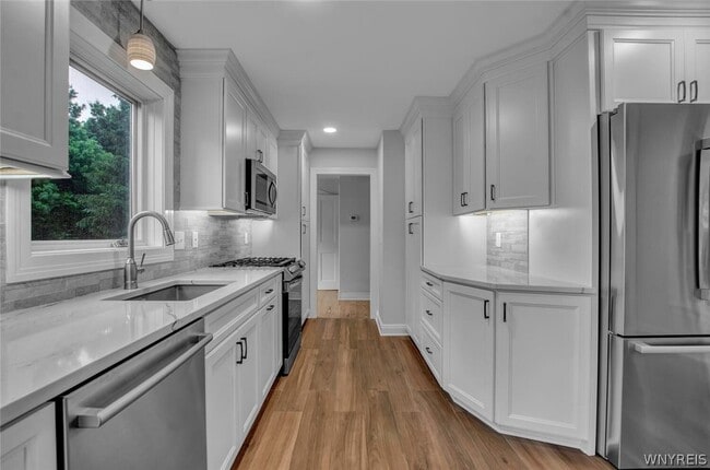 Building Photo - 5940 Thompson Rd