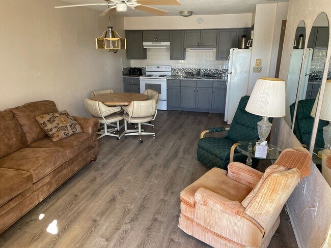 Building Photo - 1/1 Furnished with Lake View & Utilities in Tahitian Gardens a 55+ Community.