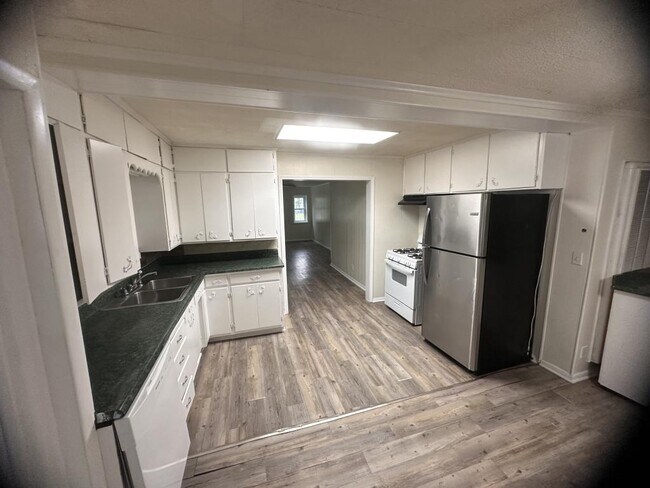 Building Photo - 2237 B St NE