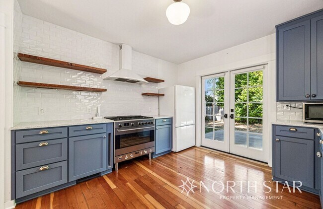 Building Photo - Charming Broadmoor Historic Farmhouse on a...