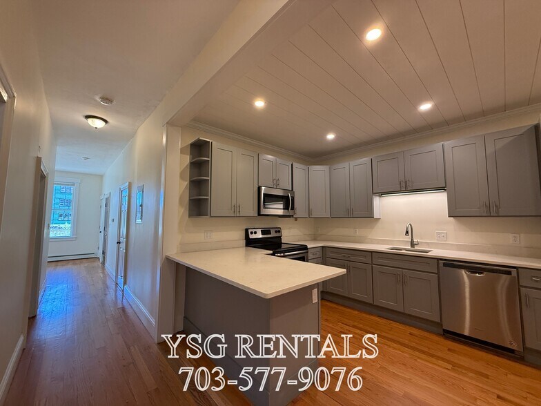 Building Photo - 17 Lambert Ave