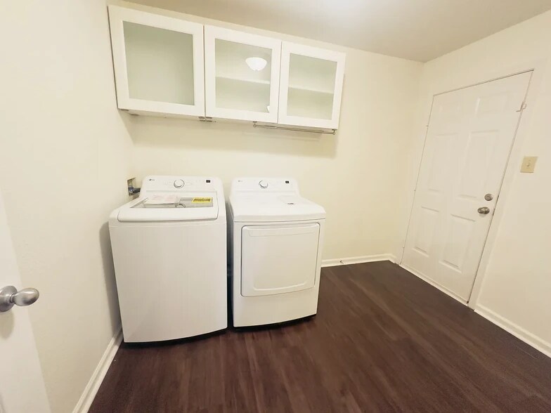 Building Photo - 3609 McDuff Ct