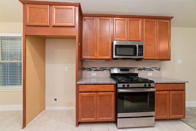 Building Photo - 15615 Whispering Green Dr