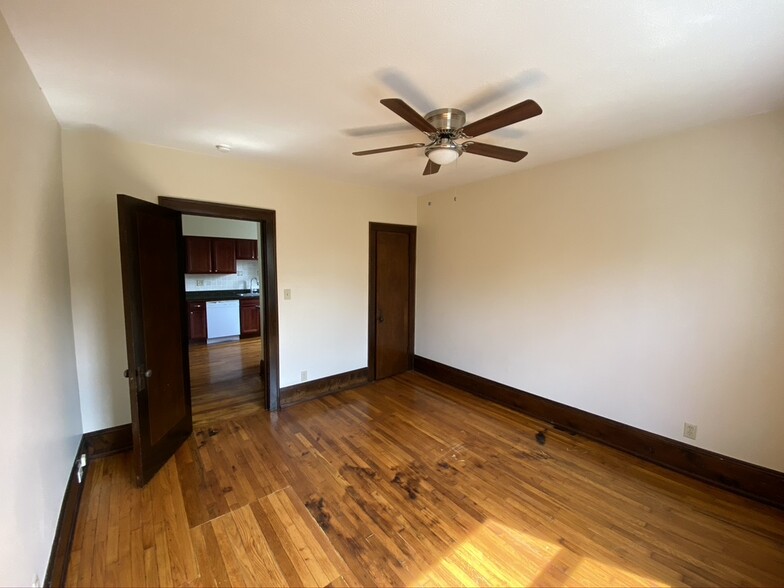 Building Photo - 1745 W 31st Pl