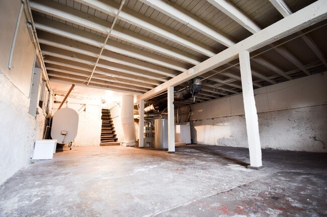 Building Photo - CLE-4637