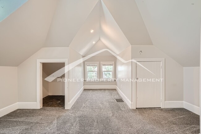 Building Photo - Charming Apartment near Cheesman Park With...