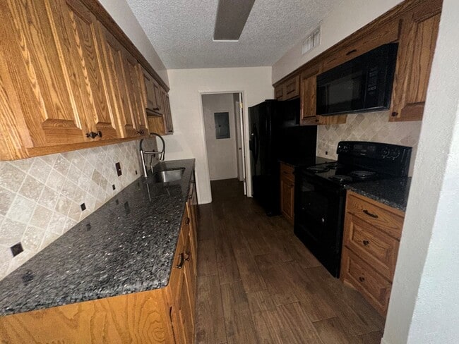 Building Photo - 1475 Brittany Ln